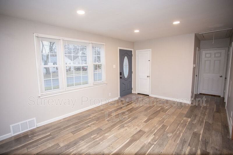 19 Stanford Rd - Photo 4 of 29