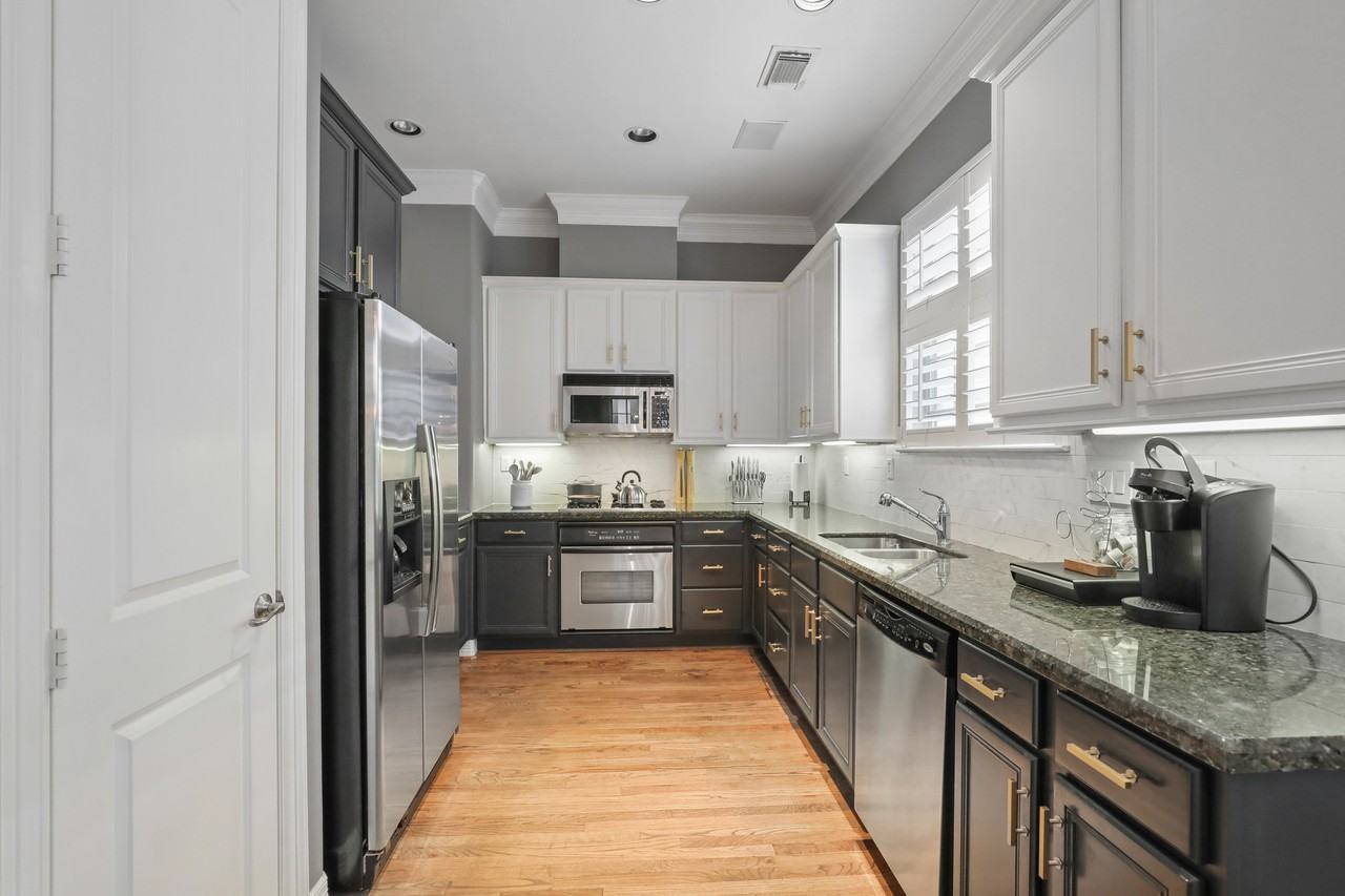 2810 Helena St #A - Photo 3 of 7