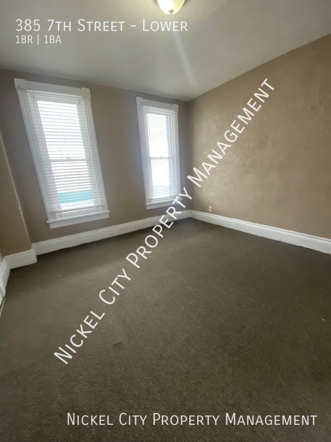 385 7th St - Photo 3 of 23
