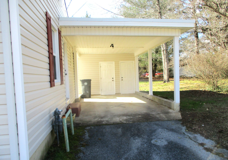 204 S Circle Dr - Photo 2 of 7
