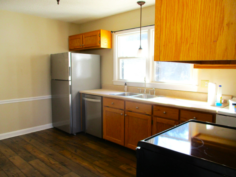 204 S Circle Dr - Photo 3 of 7