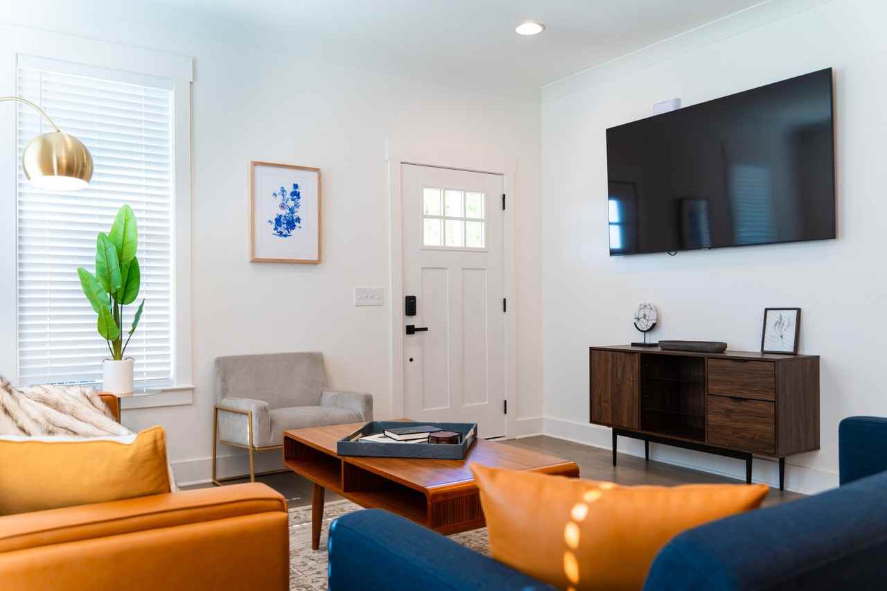 1017 E 14th St #1 - Photo 3 of 10