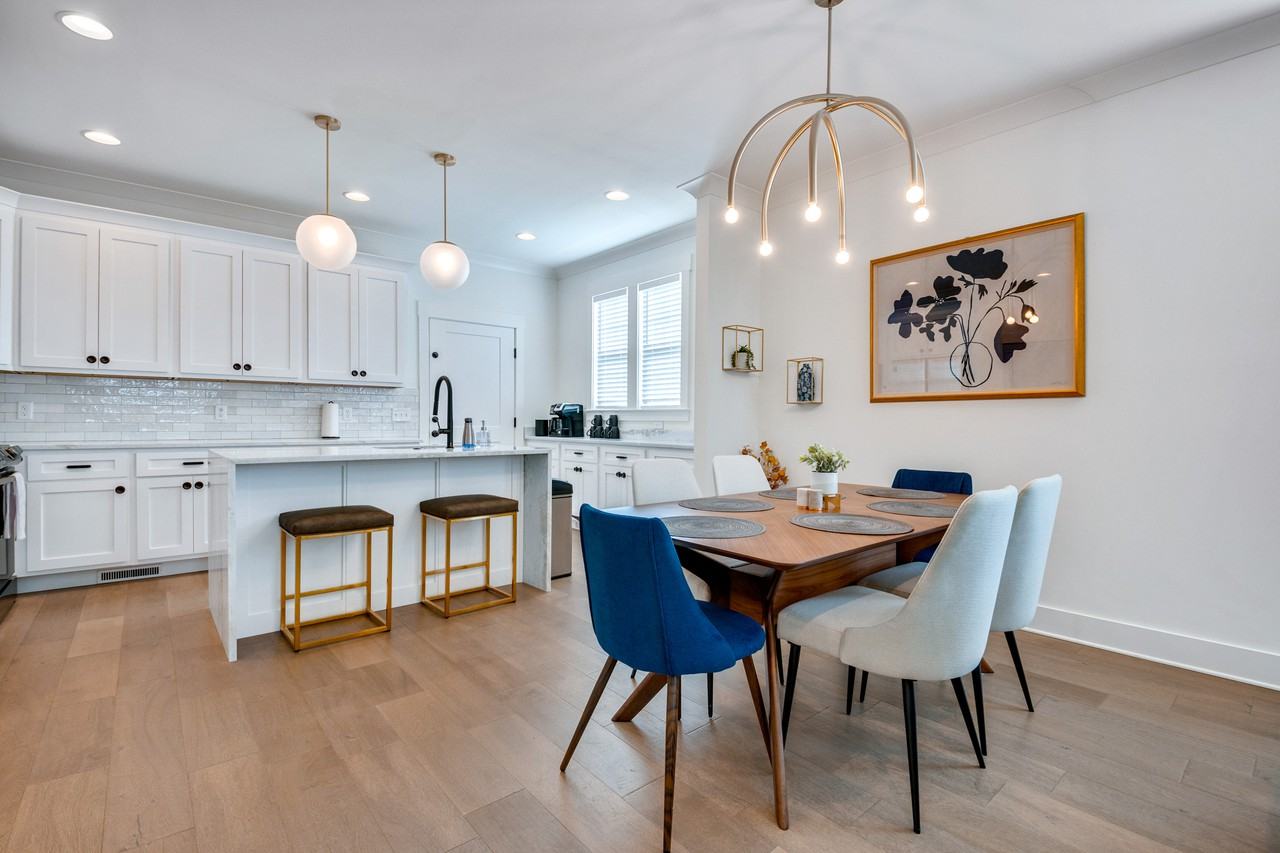 1017 E 14th St #1 - Photo 4 of 10