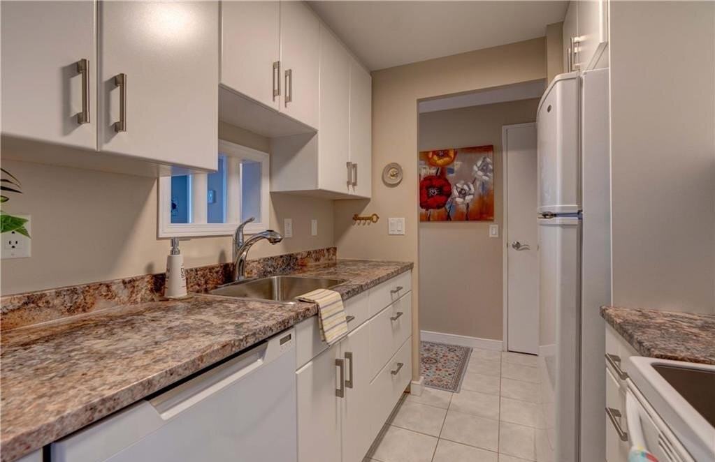 334 Queen Mary Road - Photo 2 of 18