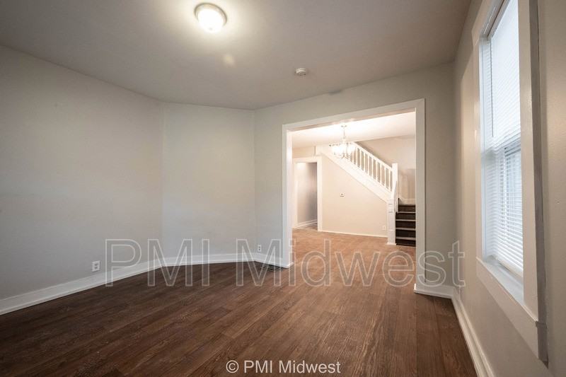 512 N Beville Ave - Photo 3 of 27