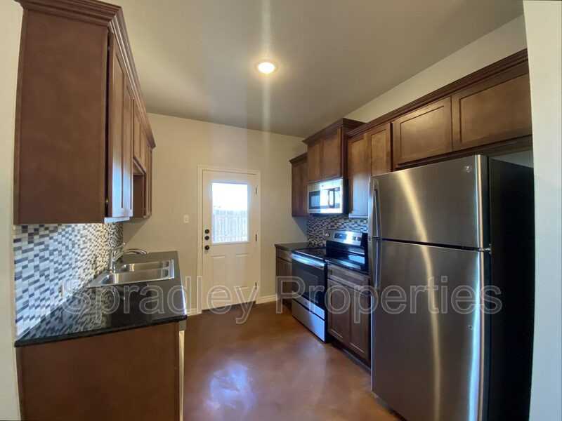 208 Juniper Dr Unit A - Photo 4 of 11