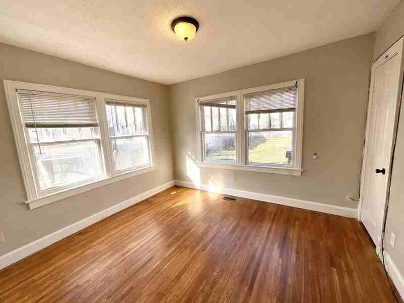 2031 E 12th Pl - Photo 3 of 8