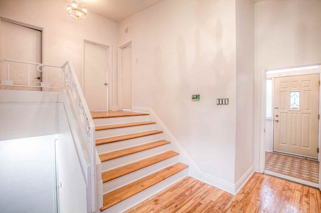 2090 Rue Decelles - Photo 3 of 30