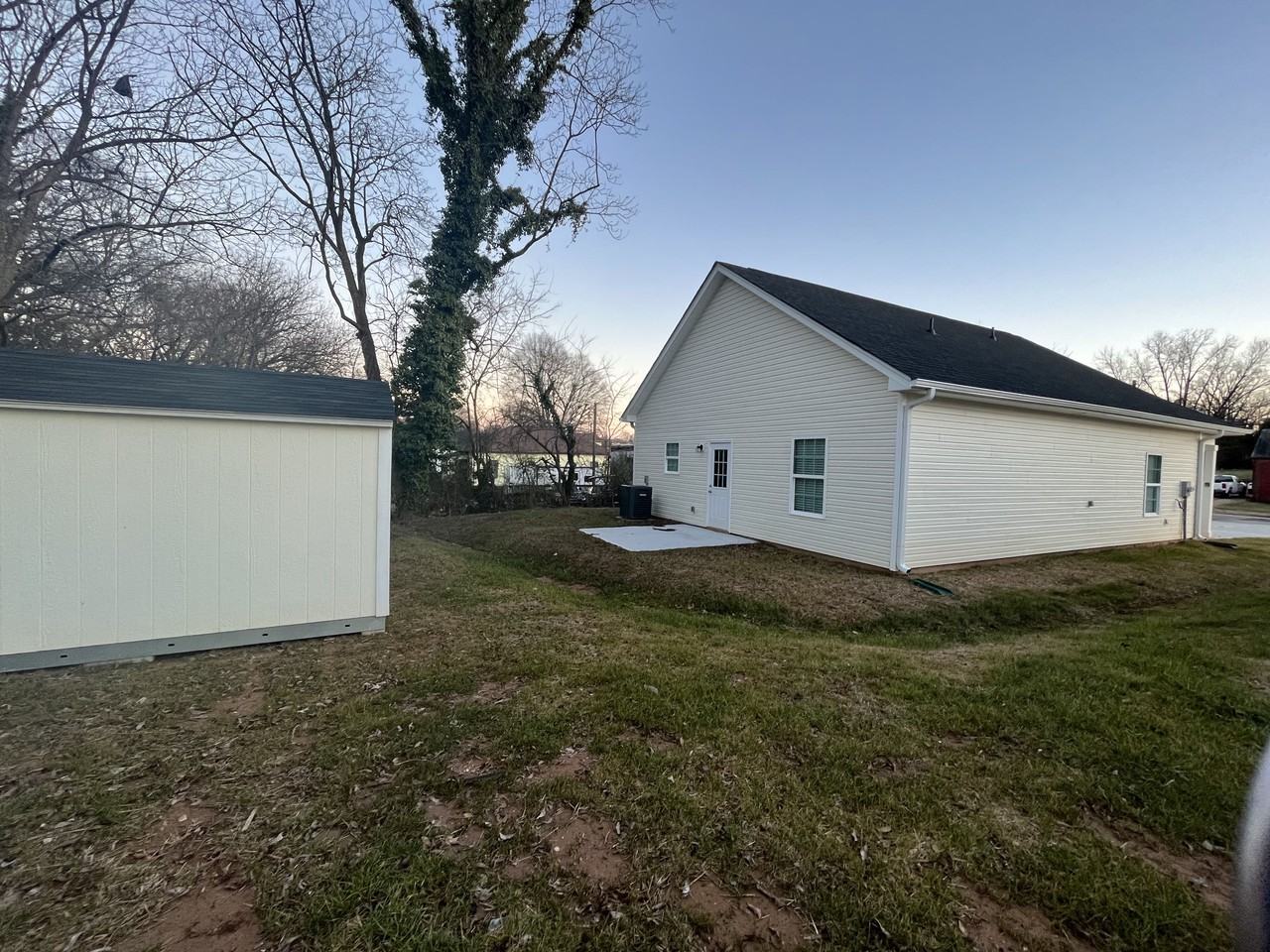 209 E Washington Ave - Photo 2 of 3