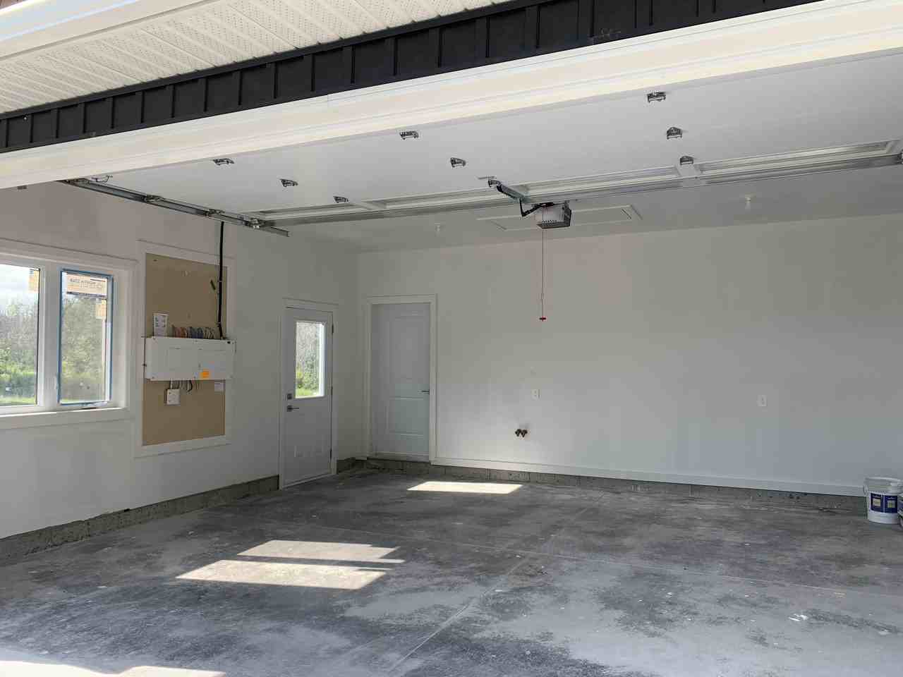 324 Lakeshore Rd - Photo 3 of 11