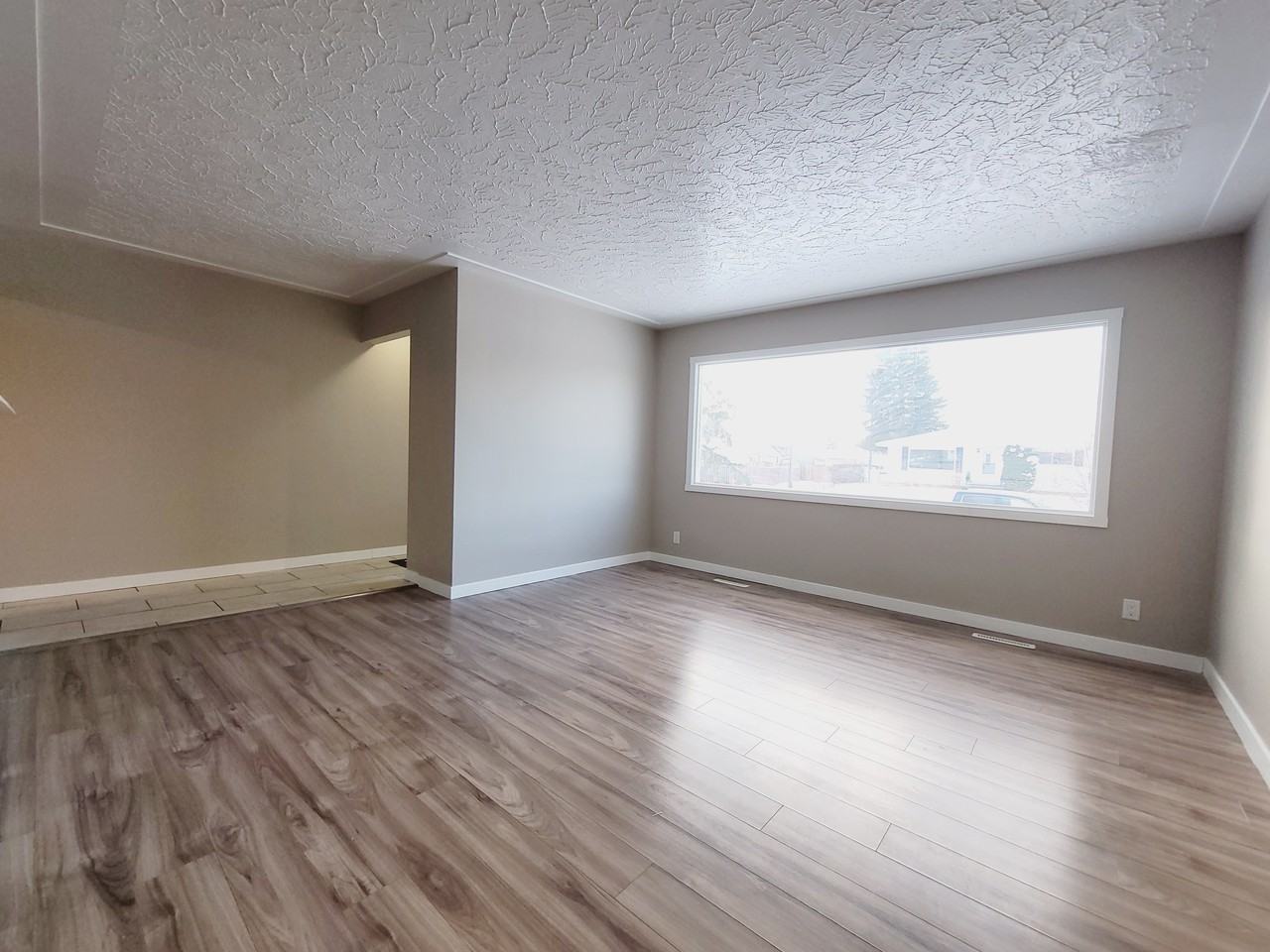 13211 104 St Nw - Photo 3 of 23