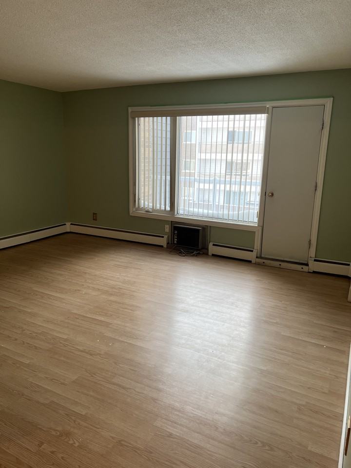 4505 Rae St - Photo 3 of 10