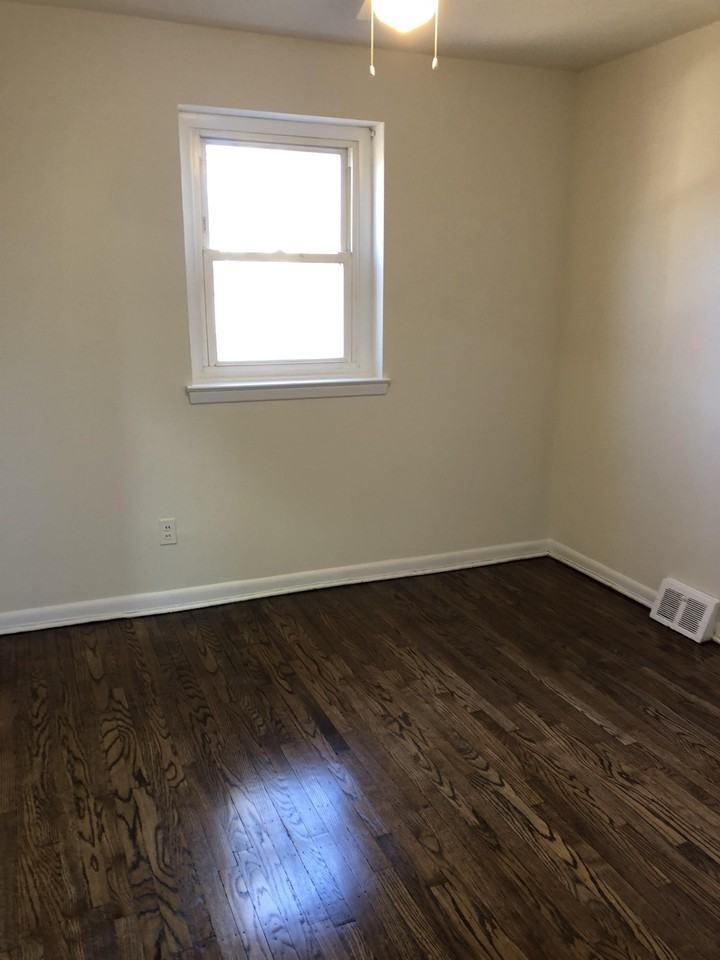 217 S Park Way #2 - Photo 4 of 12