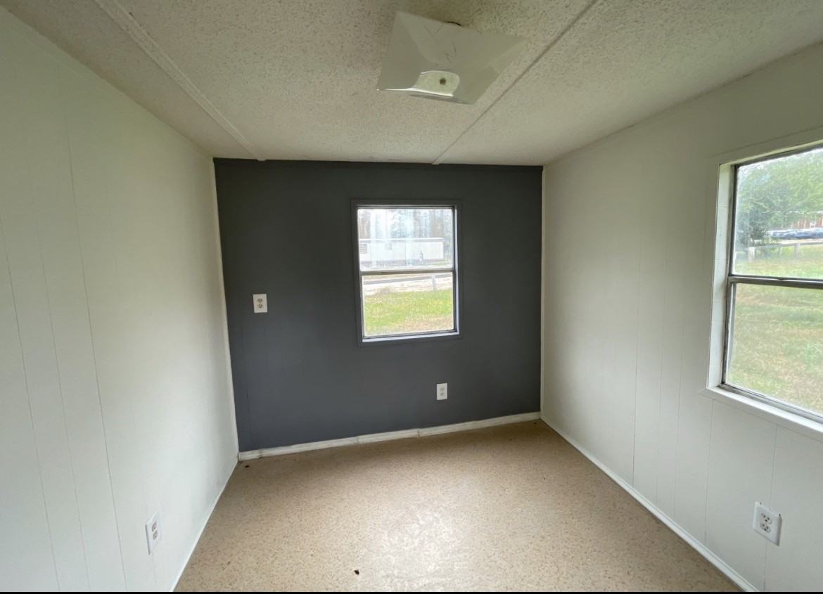 104 Amanda Drive - Photo 2 of 8