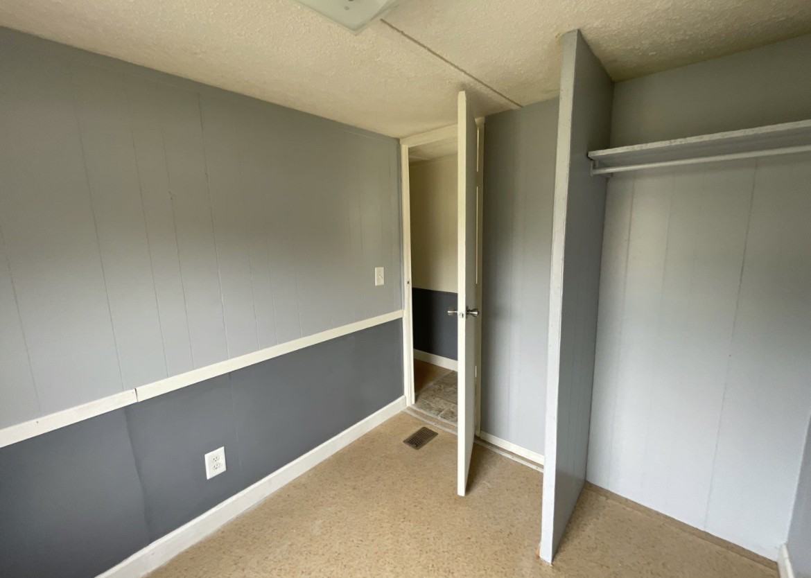 104 Amanda Drive - Photo 3 of 8