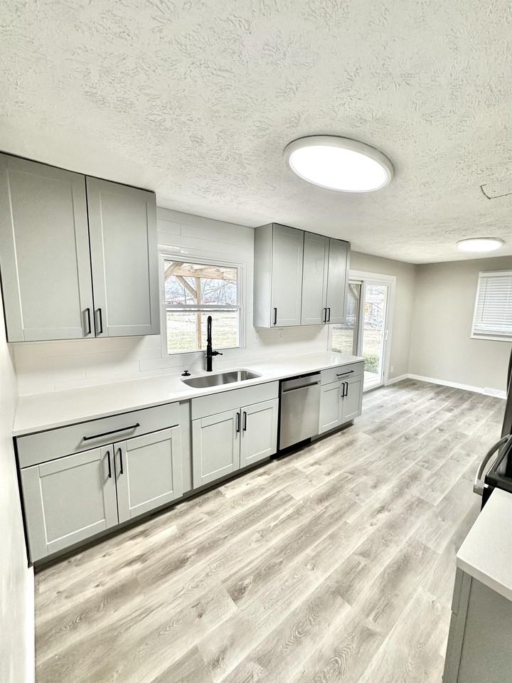 4341 W Whiteland Rd #1 - Photo 2 of 20