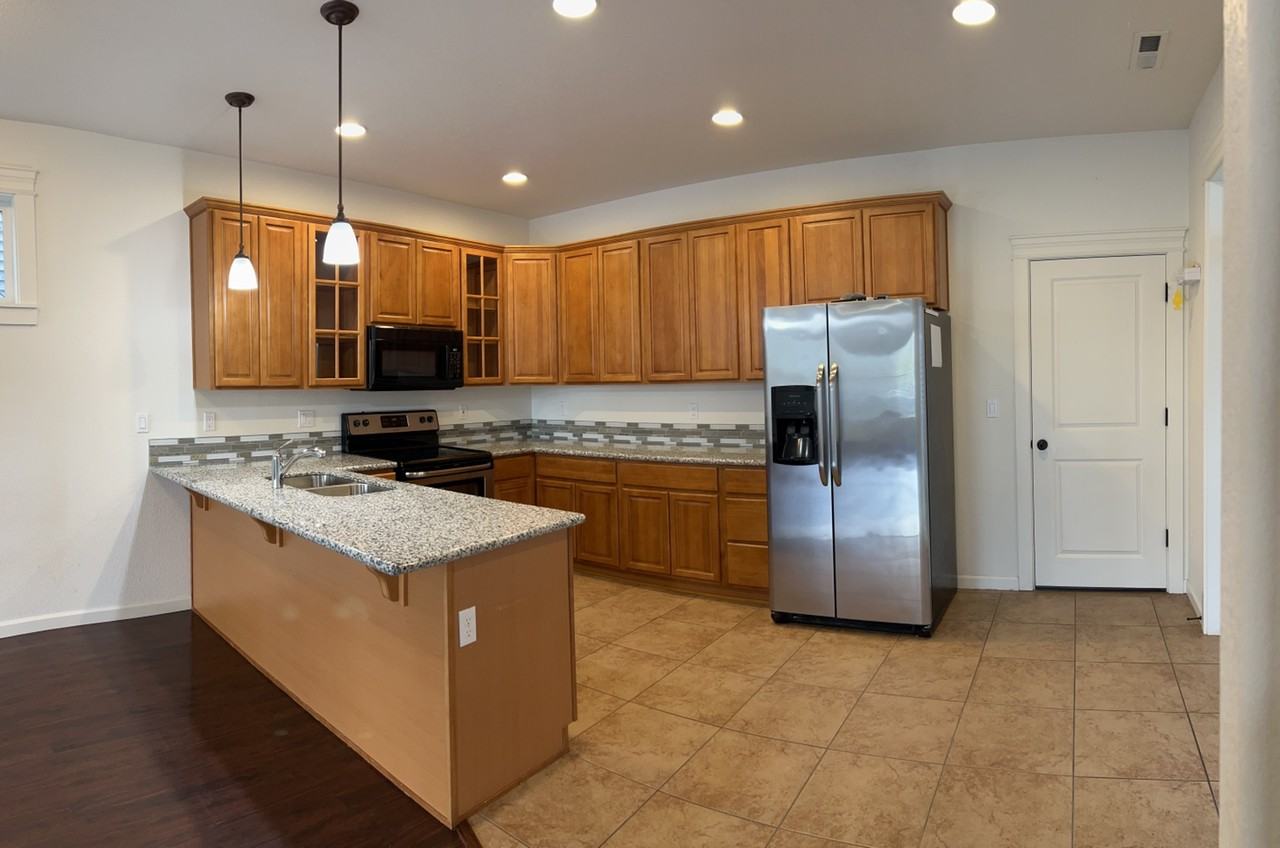 SE Steele St - Photo 4 of 7