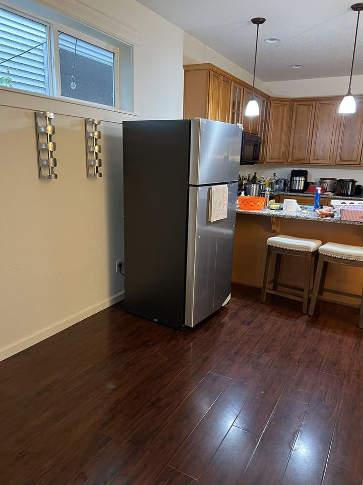 SE Steele St - Photo 6 of 7