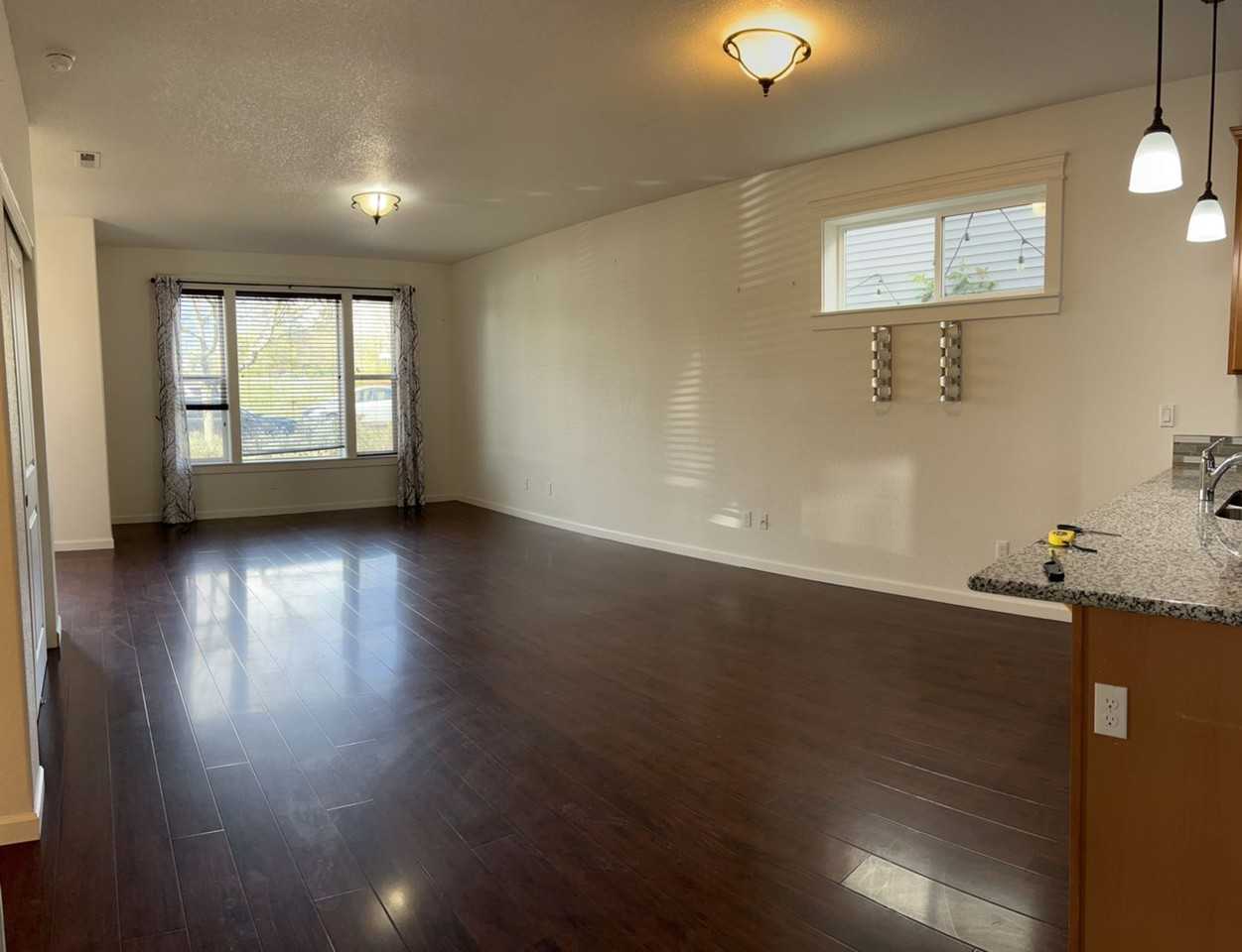 SE Steele St - Photo 7 of 7