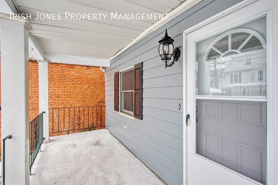 16 Mesmer Ave - Photo 3 of 17