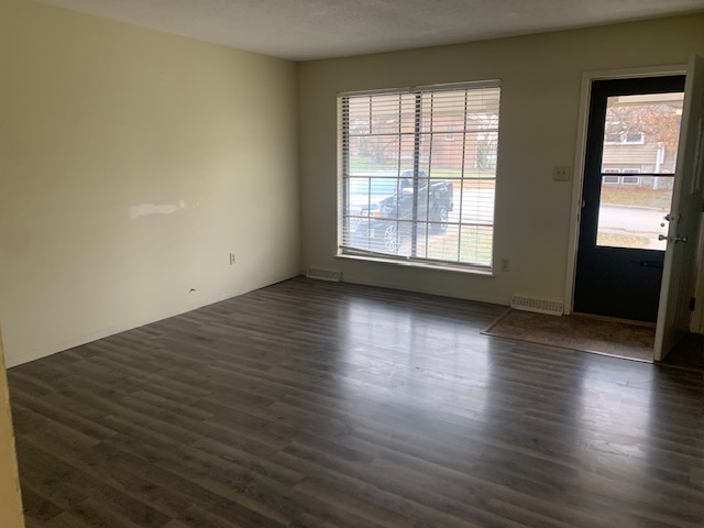 1322 S Mesa Dr - Photo 3 of 11