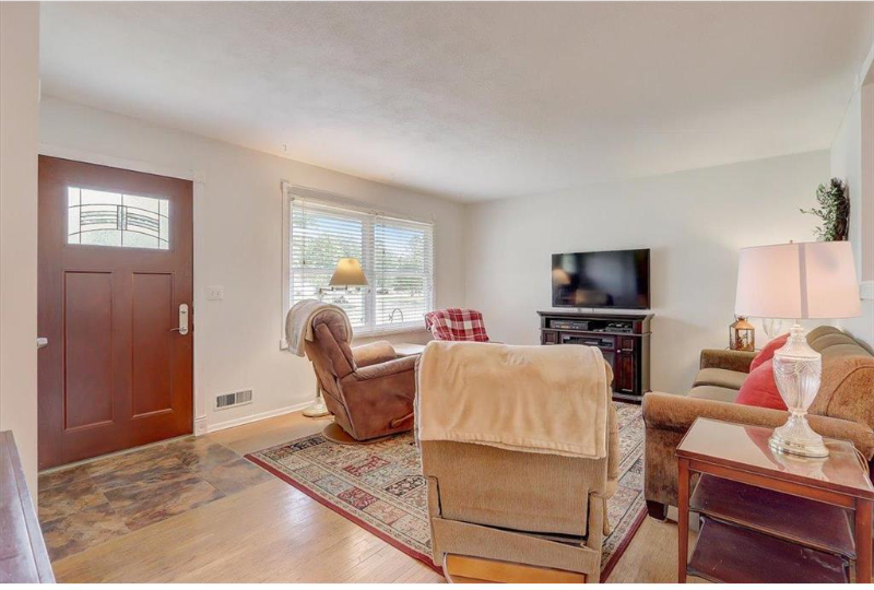 14557 Danbury Ave W - Photo 3 of 16