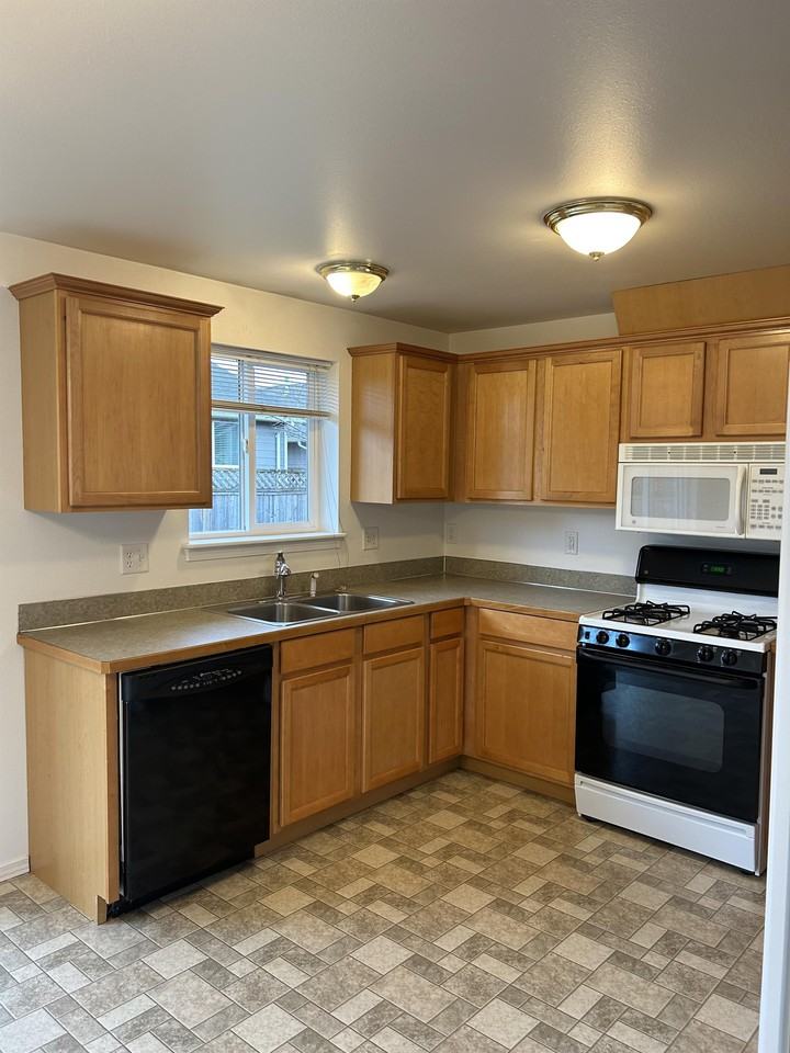 6471 Portal Manor Dr #1 - Photo 7 of 25