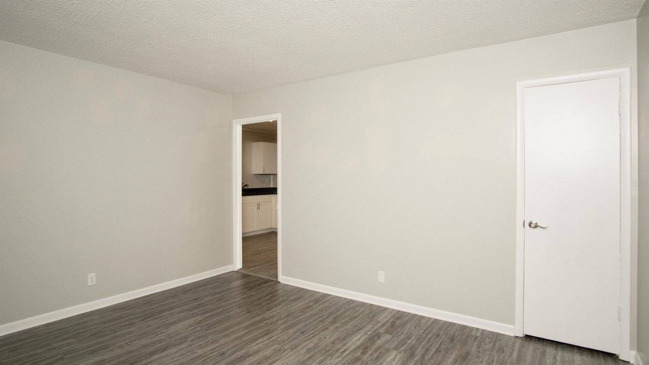 2708 Monticello Dr Nw #1 - Photo 6 of 11