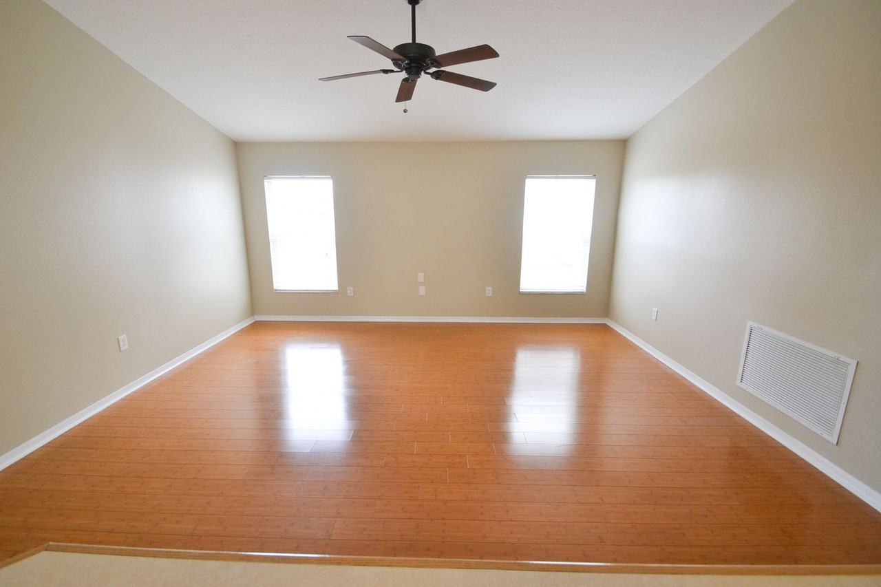 22620 Laureldale Dr - Photo 2 of 12