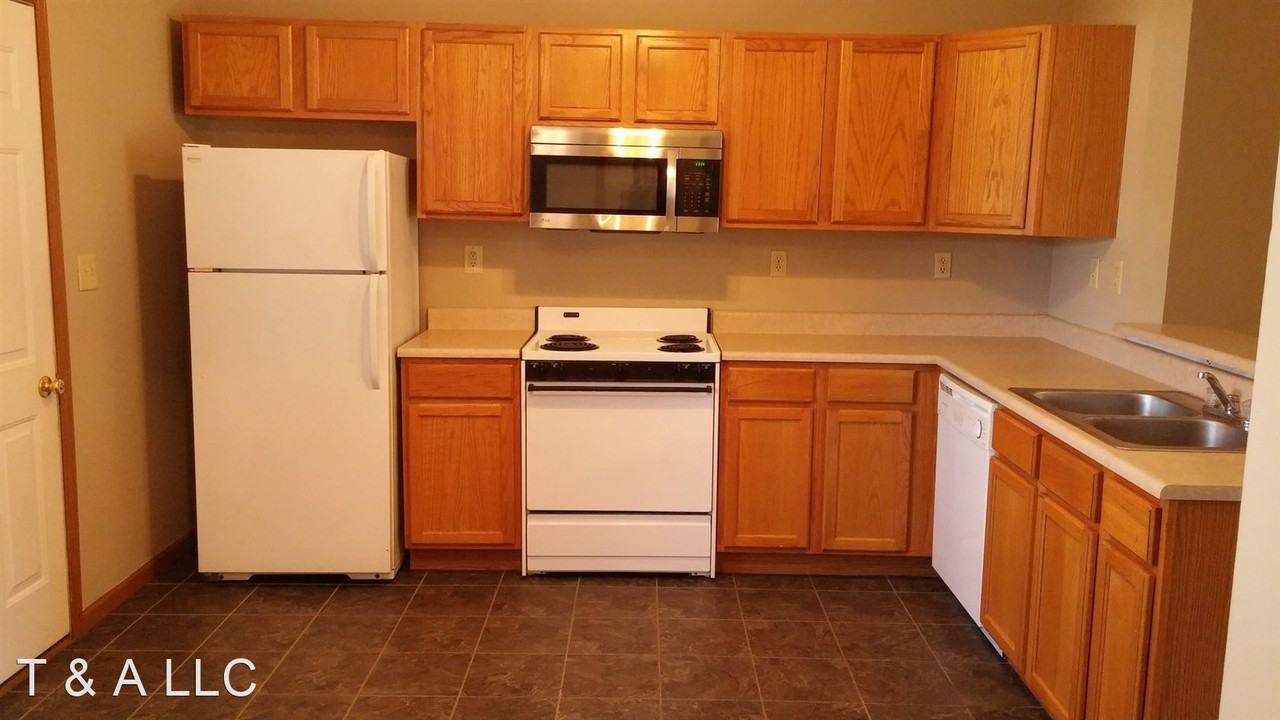 2144 Cliburn Rd - Photo 2 of 6