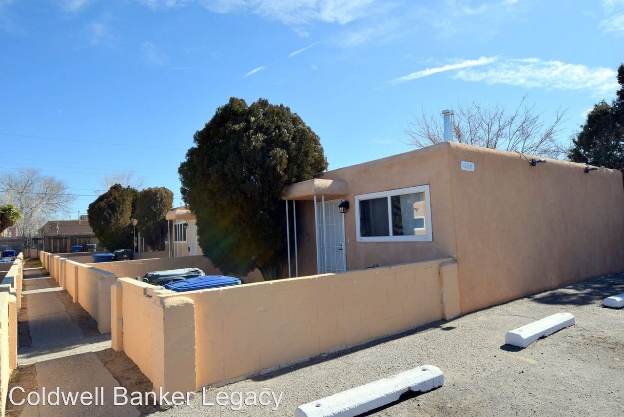 608 Alcazar St SE - Photo 2 of 12