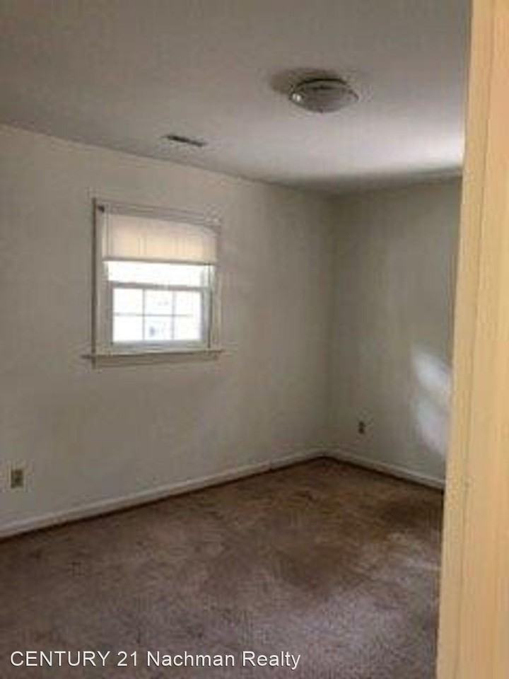 124 Burnham Pl - Photo 2 of 15