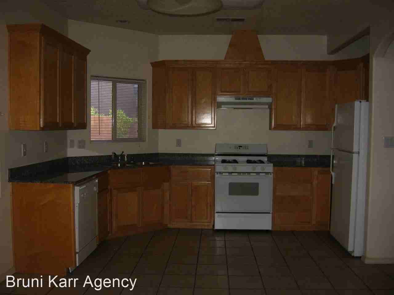 4755 Spanish Sun Ave Ne - Photo 3 of 9