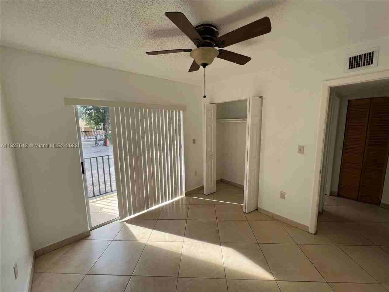 1229 Nw 6th St #1 - Photo 3 of 8