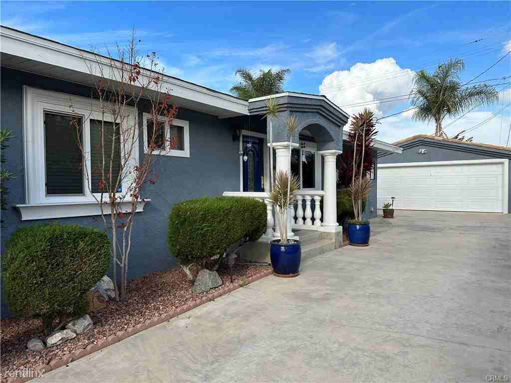 1717 242nd Pl - Photo 2 of 4