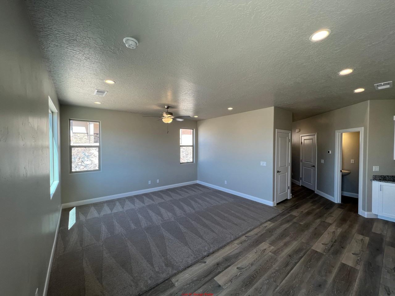 497 W.N. - Photo 2 of 5