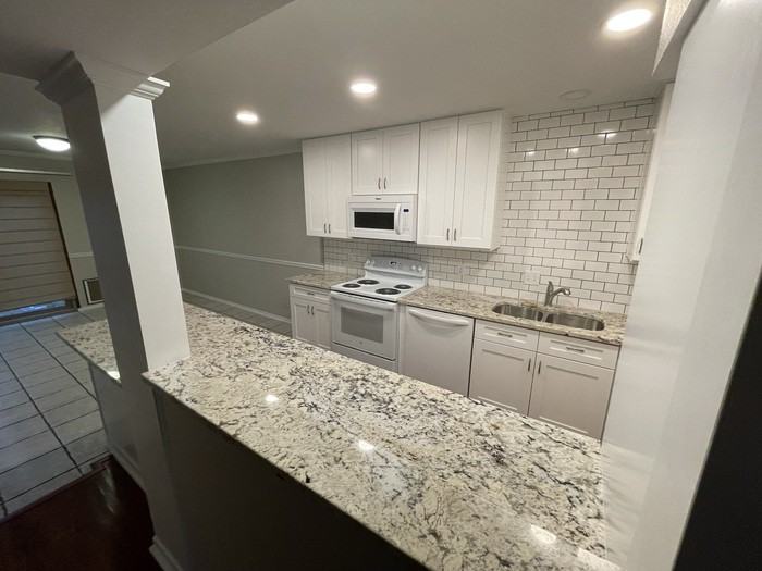 3434 Northmoor St #11 - Photo 3 of 10