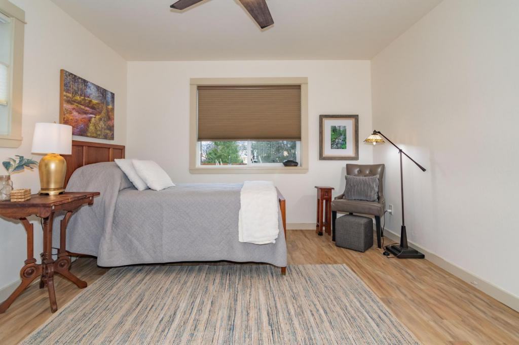 924 Bellview Ave - Photo 3 of 50