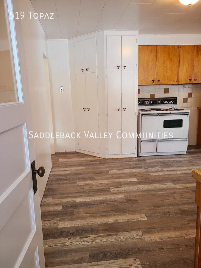 519 Topaz St - Photo 3 of 17