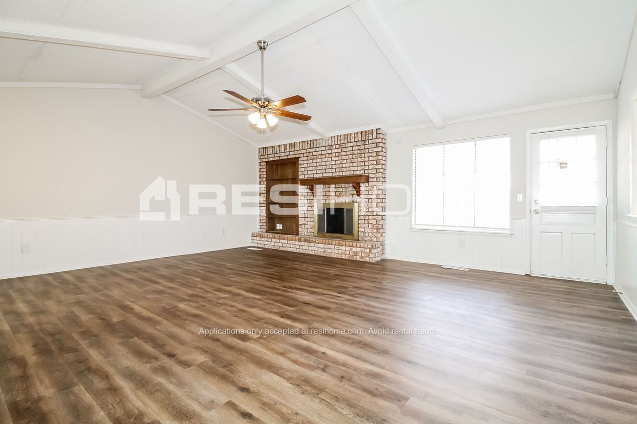1809 Bentham Ct - Photo 3 of 18
