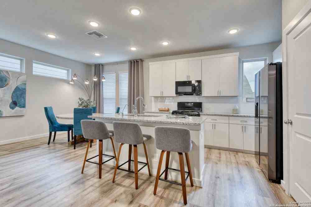 6446 Babcock Rd Unit 6 - Photo 2 of 26