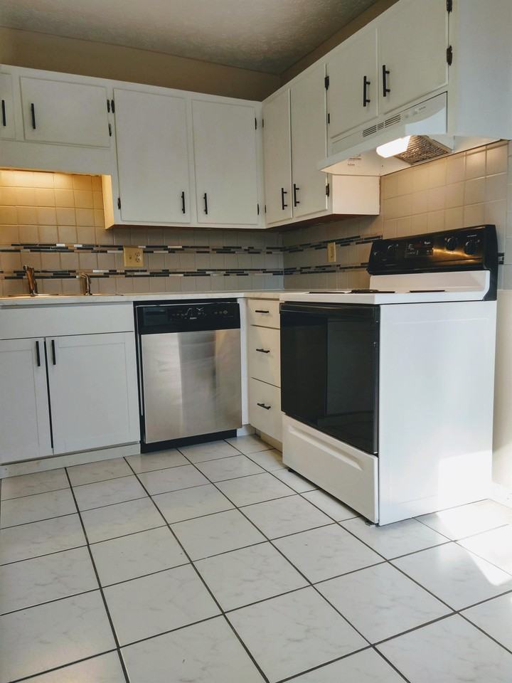 147 Amanda Ct #147 - Photo 3 of 10