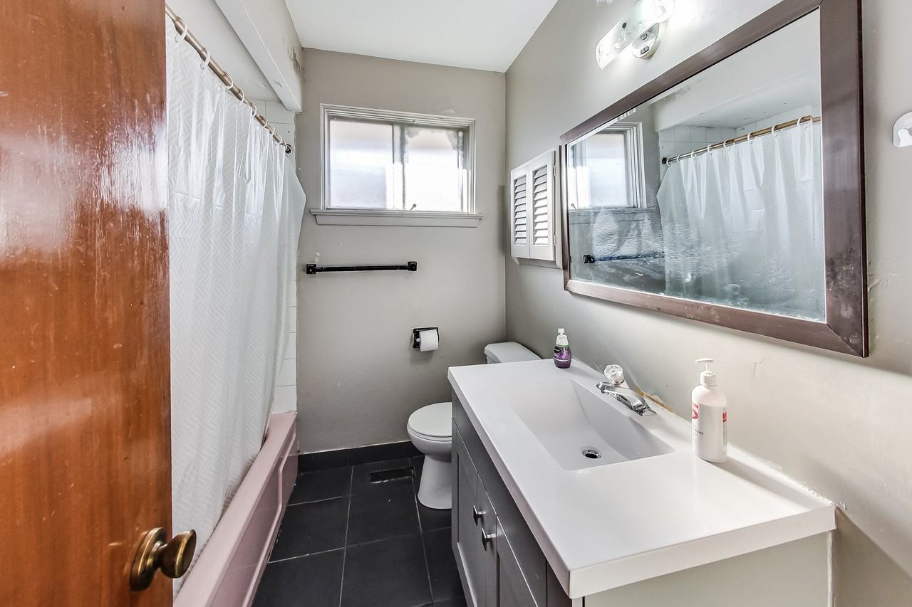 24 Cora Crescent - Photo 3 of 11