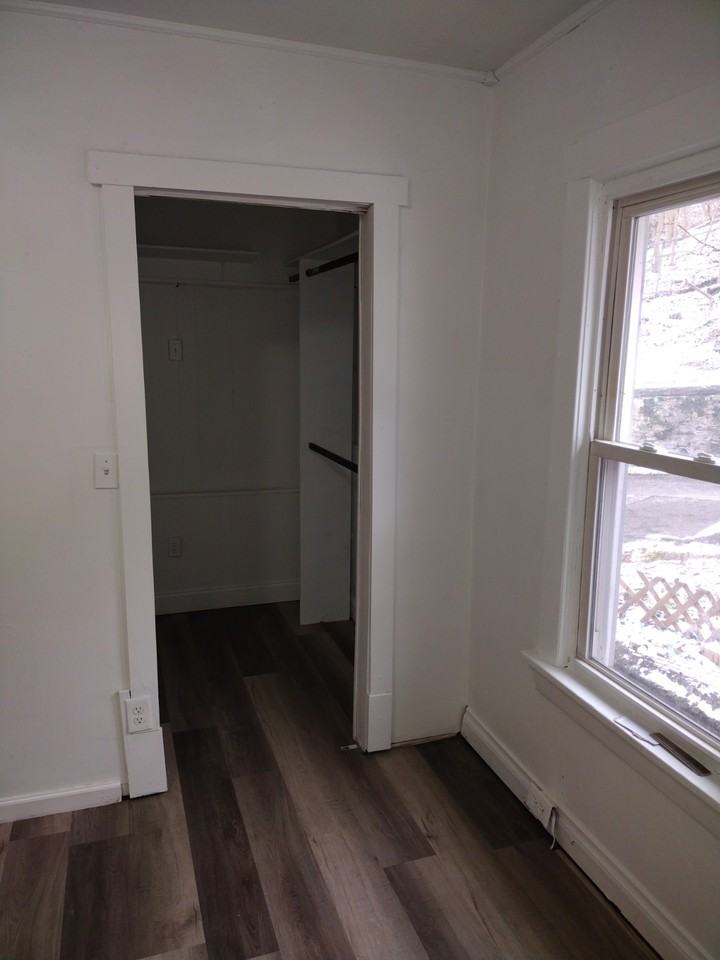 521 Line Street - Photo 5 of 10