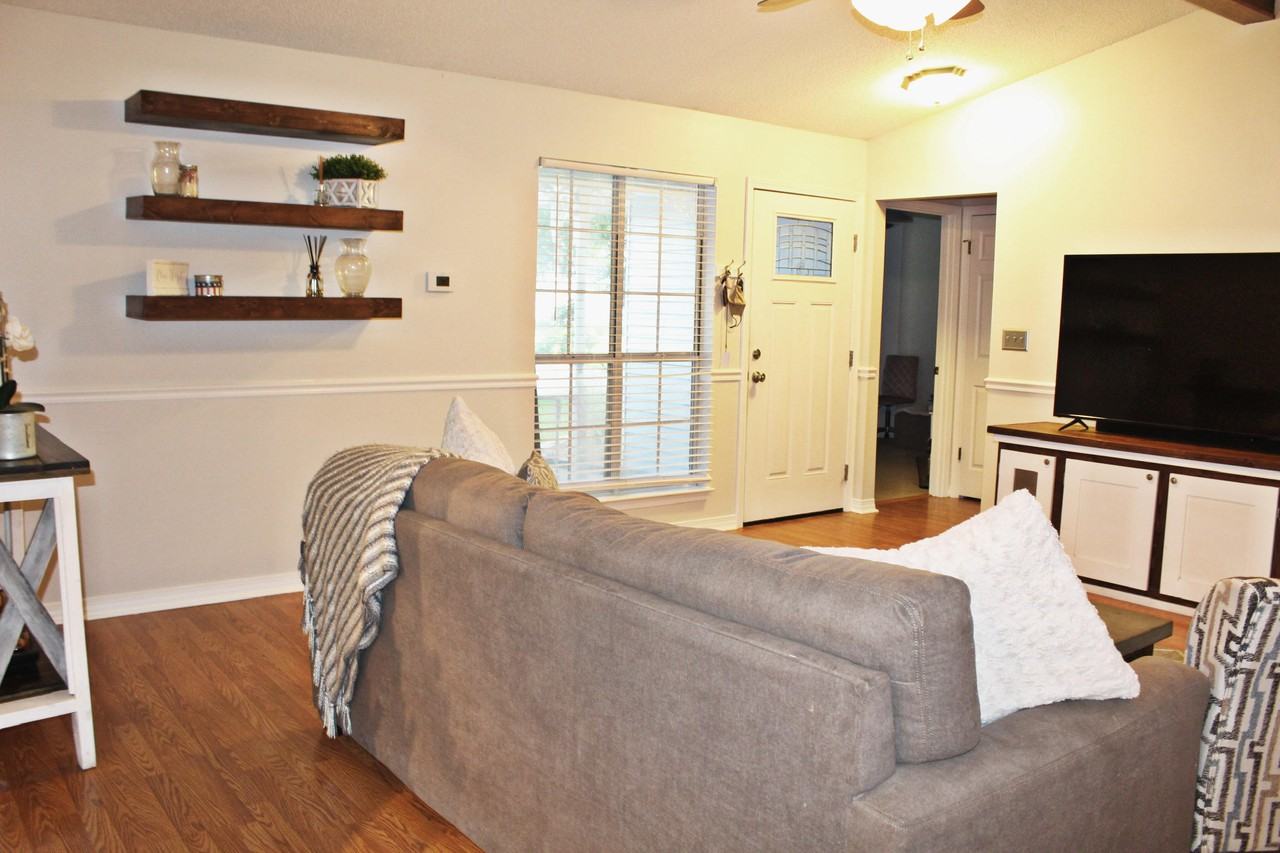 159 Meadowbrook Ct #1 - Photo 2 of 13