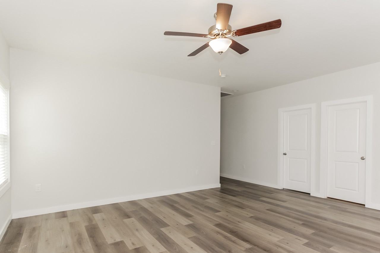 207 E Washington Ave - Photo 3 of 12