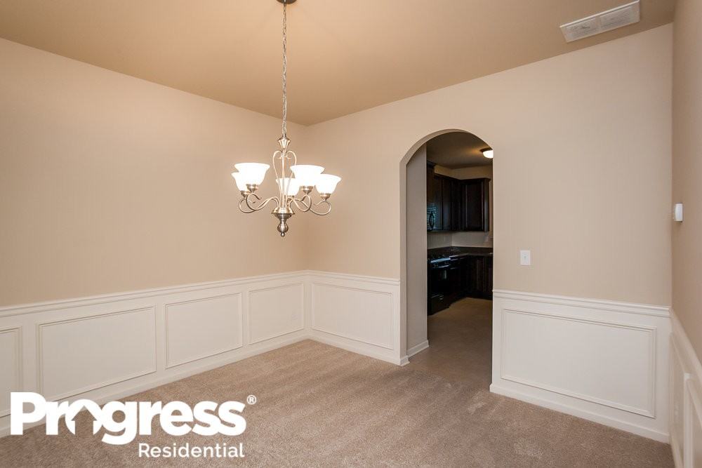 5040 Manning Dr - Photo 3 of 15