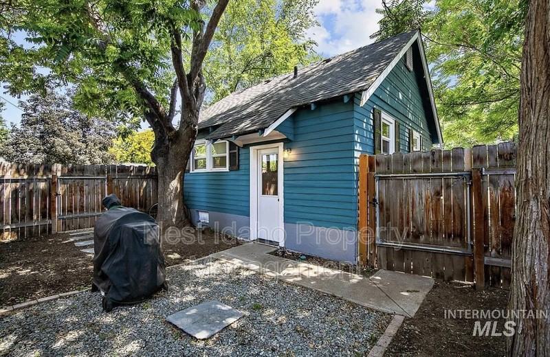 2419 N 28th St - Photo 3 of 22