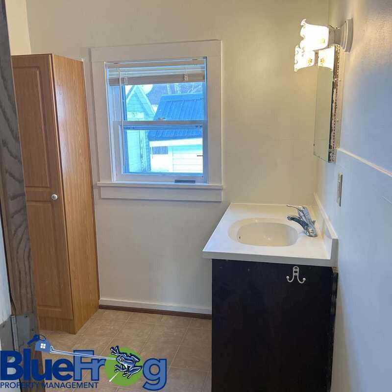 207 207/209 West Hancock Street - Photo 2 of 9