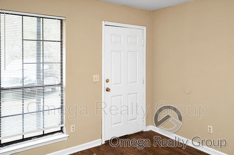 1811 Carson Rd #2 - Photo 5 of 26